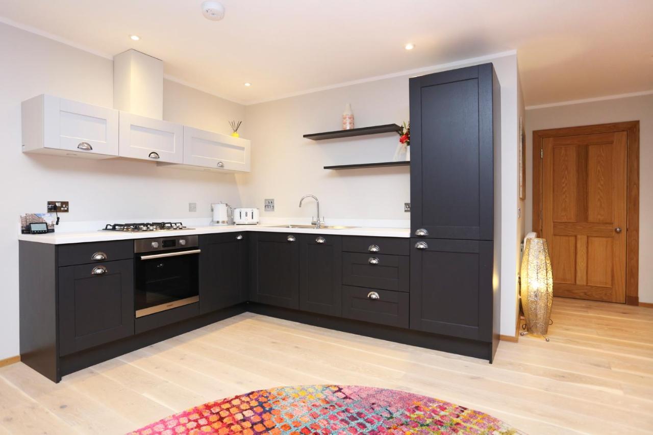 Joivy Elegant Home At The Heart Of The Royal Mile Edinburgh Exterior photo