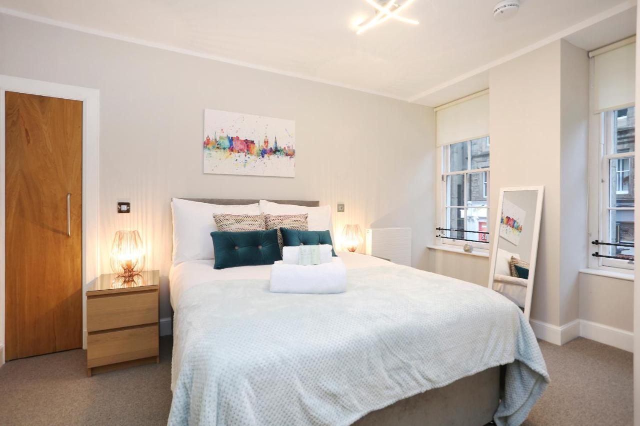 Joivy Elegant Home At The Heart Of The Royal Mile Edinburgh Exterior photo