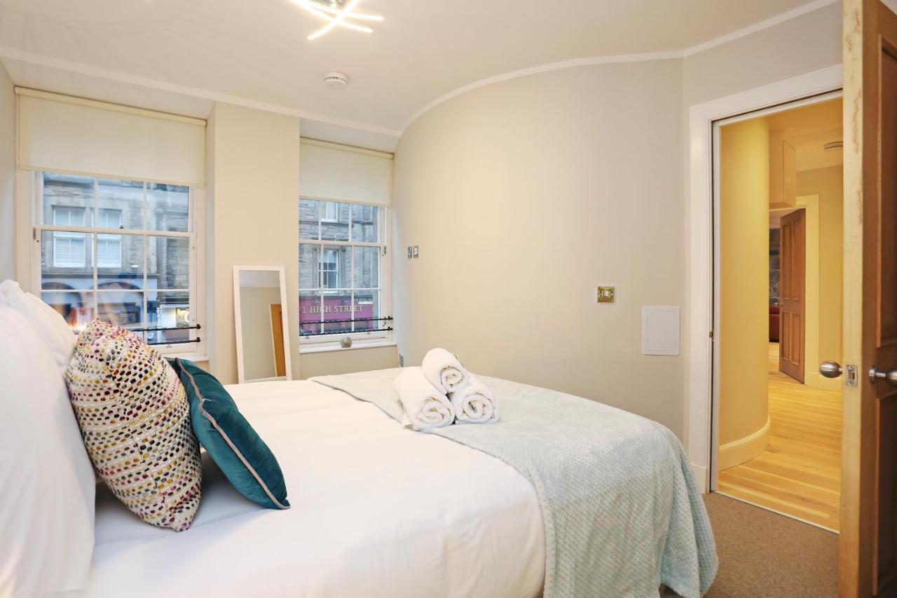 Joivy Elegant Home At The Heart Of The Royal Mile Edinburgh Exterior photo